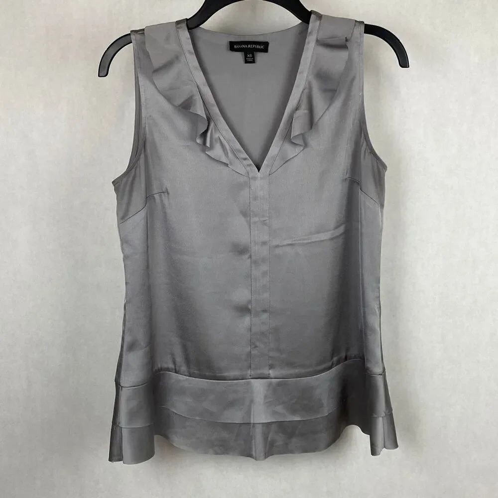 Banana Republic Sleeveless Blouse Top Shirt Sz XS Ruffle V-Neck Silver Gray